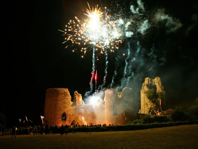 Chateau De Lastours Embrasementhelene Badoinot