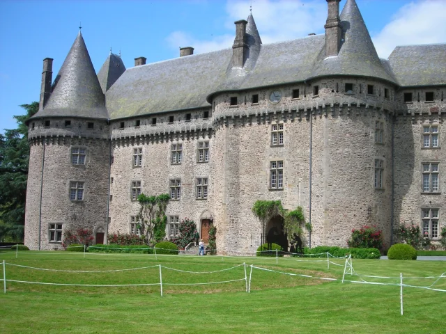 Chateau De Pompadour @peyot Wikipedia