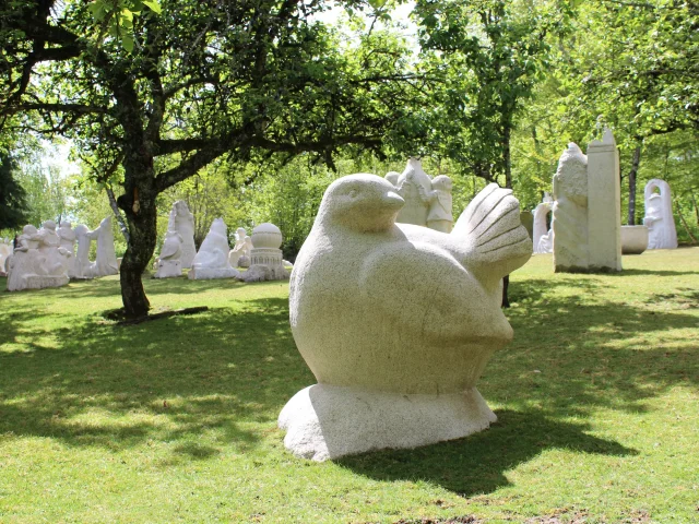 Le Parc de Sculptures des Pierres Initiatiques de Saint Nicolas