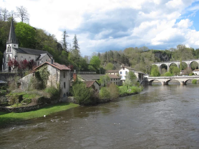Randonnée à pied en Haute-Vienne avec le Circuit des Clochers et des étangs à Saint-Léonard de Noblat