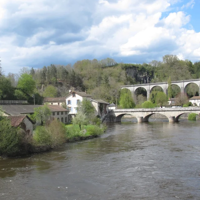 Randonnée à pied en Haute-Vienne avec le Circuit des Clochers et des étangs à Saint-Léonard de Noblat