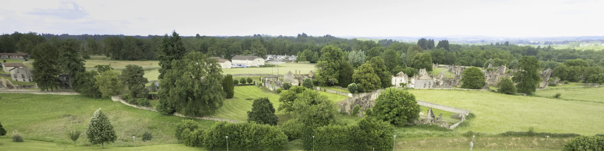 Vue aérienne du Centre de la mémoire d'oradour et des ruines du village martyr - CMO