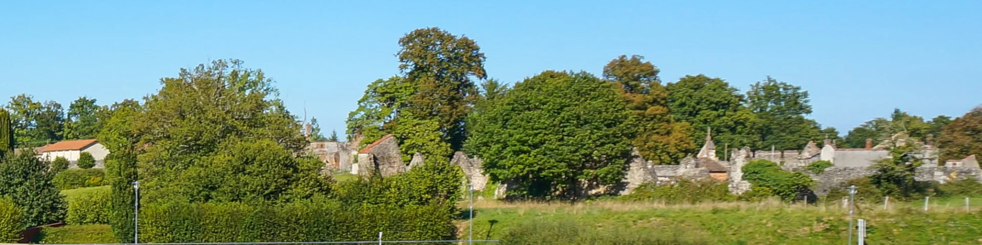 Centre Memoire Village Martyr Face