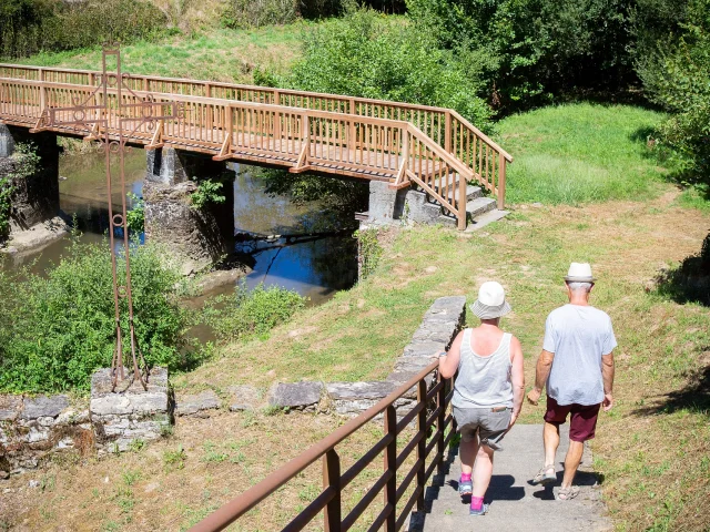 Passerelle Segur Le Chateau