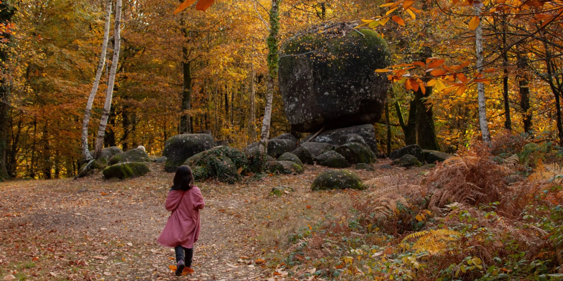 Randonnée en automne en Limousin sur le Circuit des Mégalithes - La Pierre Branlante
