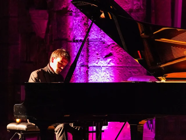 Concert du pianiste César de Gurbert lors de l'InDoSile Festival 2024 à la collégiale de Saint-Léonard de Noblat