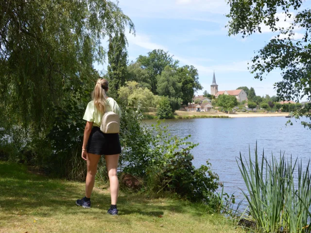 Randonnée Le tour du Lac Saint-Fortunat à Flavignac - promenade familiale en Limousin au bord de l'eau et de la plage