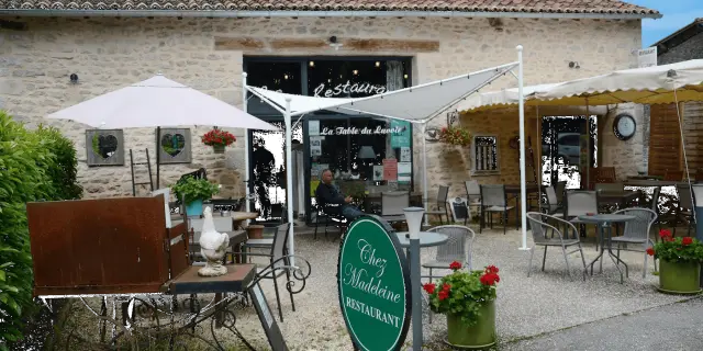 Table Du Lavoir Montrol Senard Restaurant