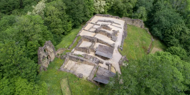 Bas De La Forteresse De Chalucet