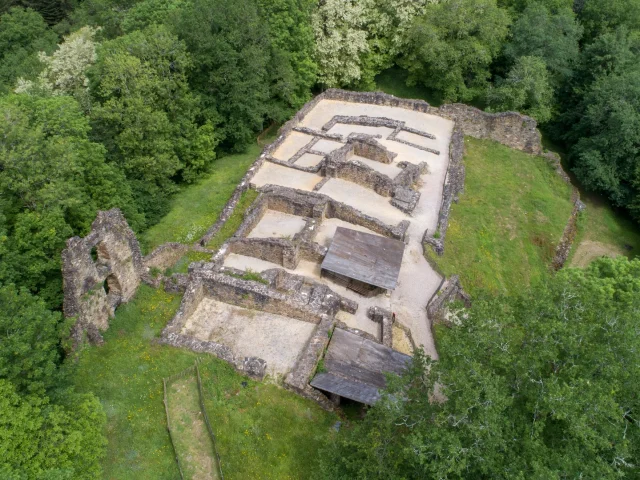 Bas De La Forteresse De Chalucet