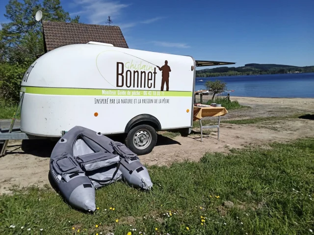 Le Pêche Truck in Limousin Hire of float-tube fishing rods and fishing tackle for the Lac de Vassivière.