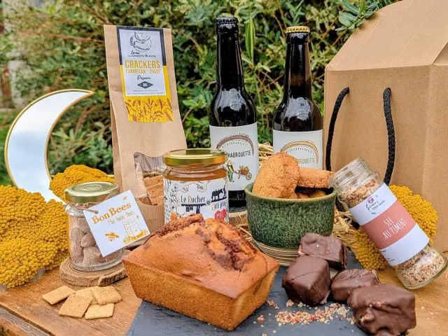 Sous la même lune gift box with local products from the Monts de Blond for a short-circuit Christmas in Limousin.