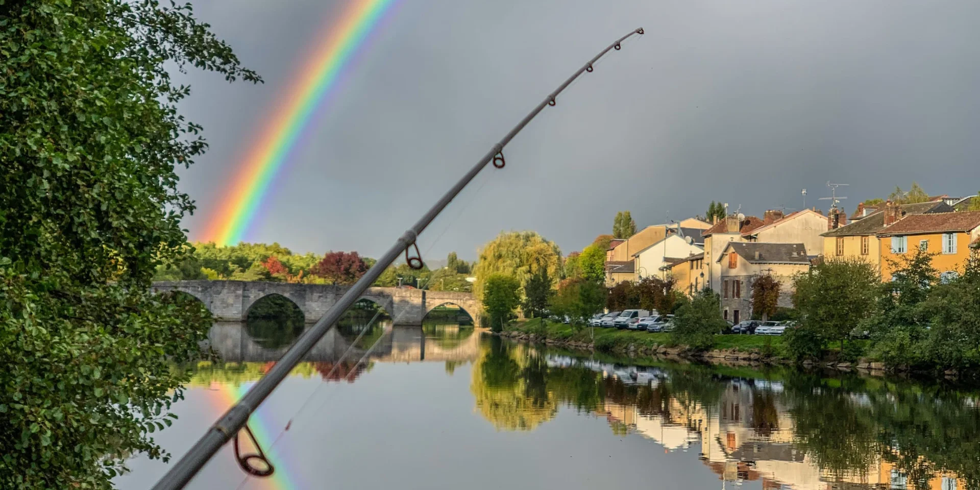 Pêche urbaine au carnassier en Limousin - Street fishing à Limoges sur la Vienne au pont Saint Etienne