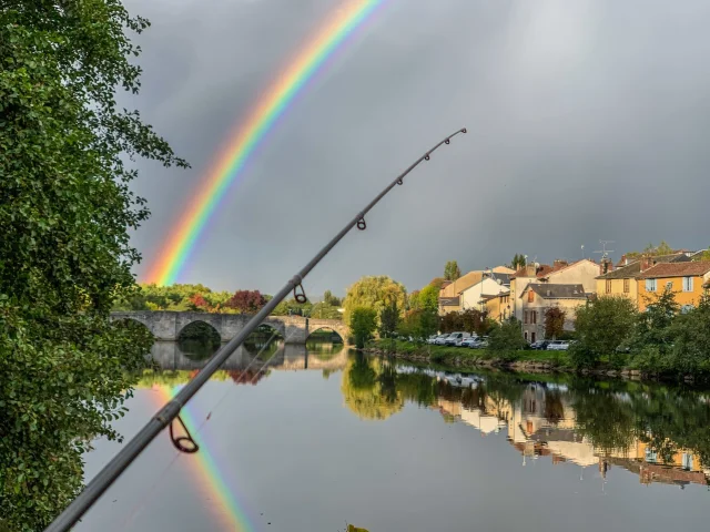 Pêche urbaine au carnassier en Limousin - Street fishing à Limoges sur la Vienne au pont Saint Etienne