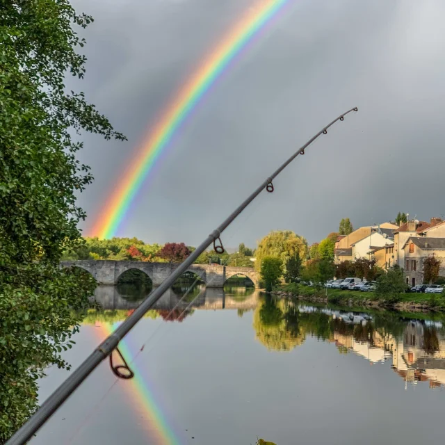 Pêche urbaine au carnassier en Limousin - Street fishing à Limoges sur la Vienne au pont Saint Etienne