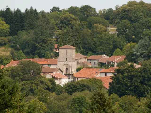 Montrol Senard Petit Village