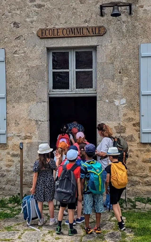 Ecole Communale De Montrol Senard