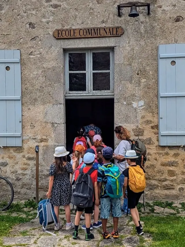 Ecole Communale De Montrol Senard