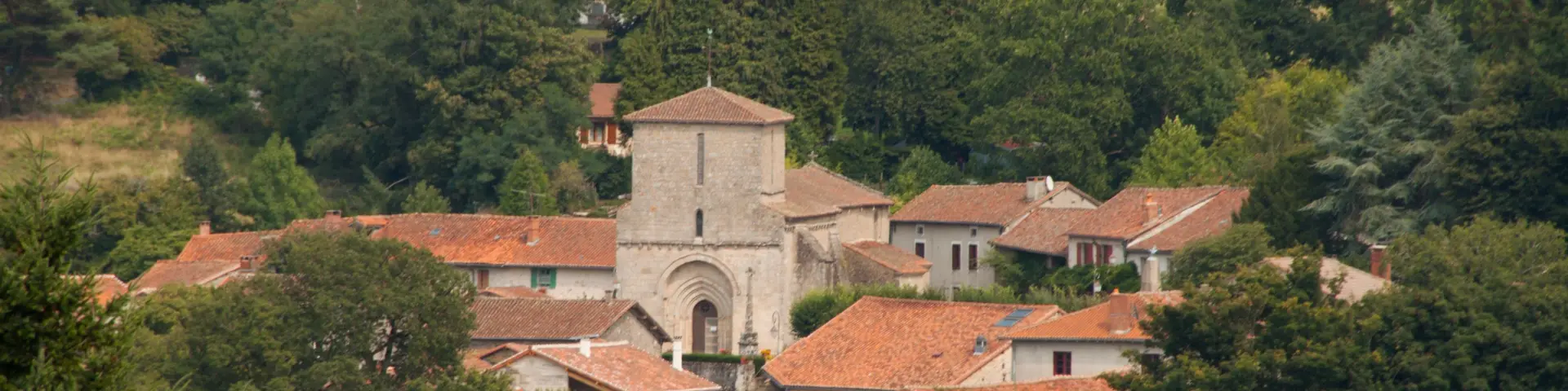 Montrol Senard Petit Village