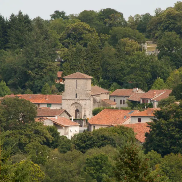 Montrol Senard Petit Village