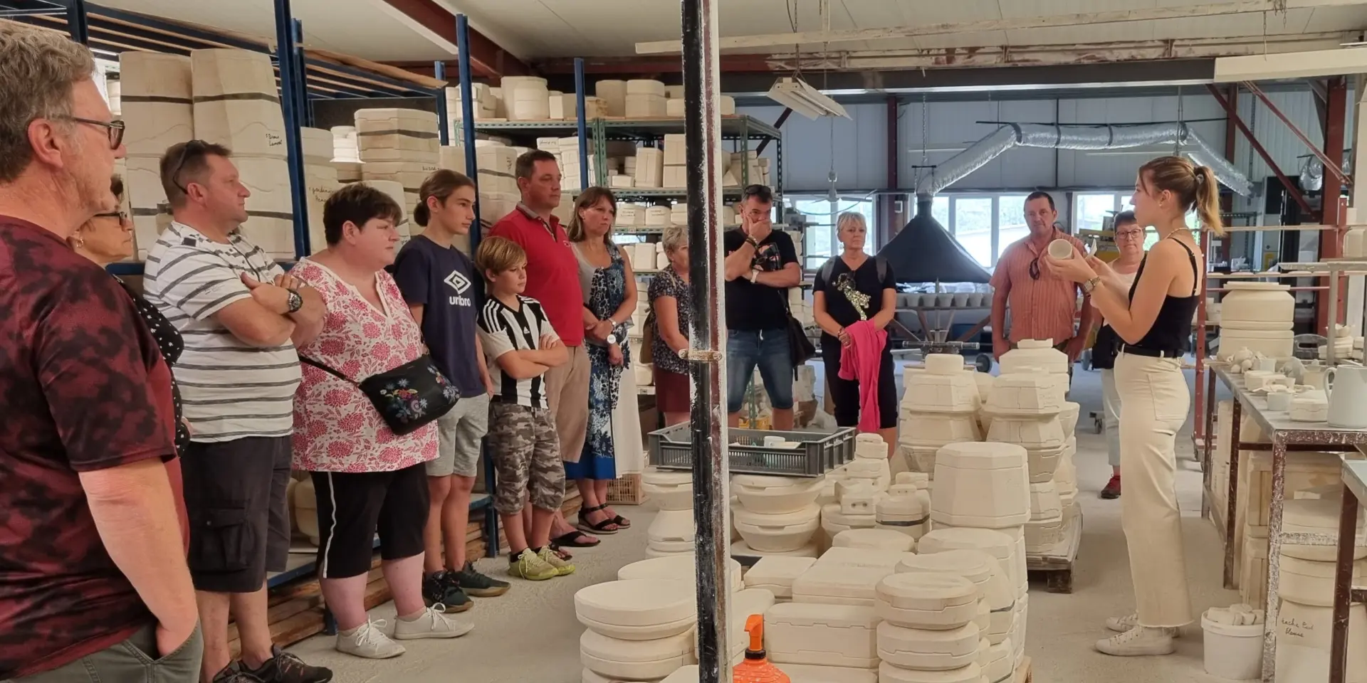 Visit a Limoges porcelain workshop: modelling at Porcelaine Carpenet in Saint-Léonard de Noblat.