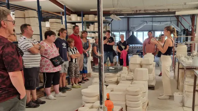 Visit a Limoges porcelain workshop: modelling at Porcelaine Carpenet in Saint-Léonard de Noblat.