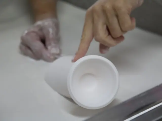 Visit a Limoges porcelain factory: enamelling at Porcelaine Carpenet