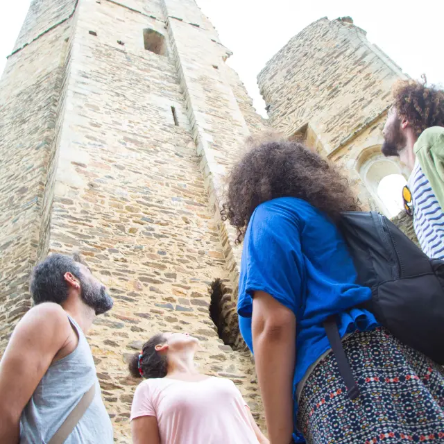 Le Château de Châlucet forteresse au milieu des bois sur la Route Richard Coeur de Lion en Limousin