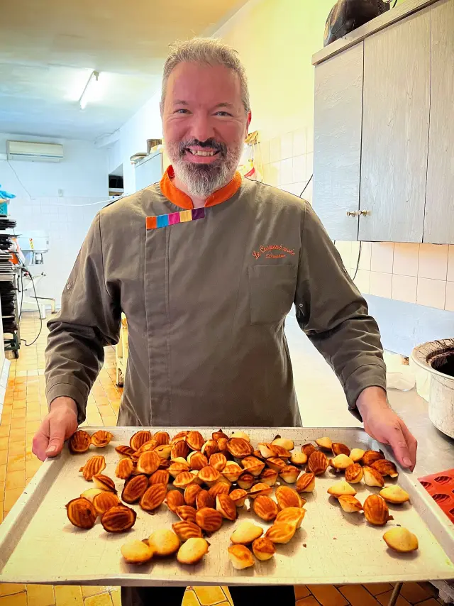 Visiter Saint Yrieix la Perche et déguster les madeleines du Croquembouche confectionnées par David Pouyadoux