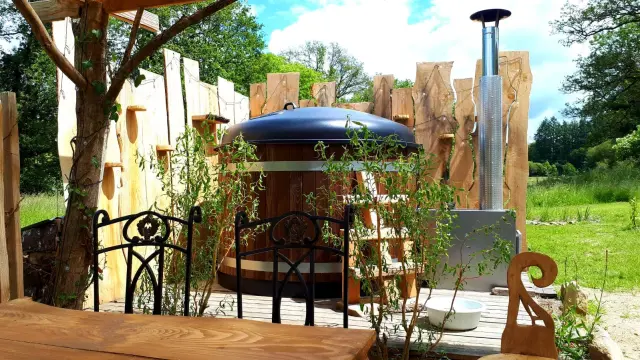 Cocooning en Limousin avec le bain nordique chauffé au bois du gîte La Maison Sacquet