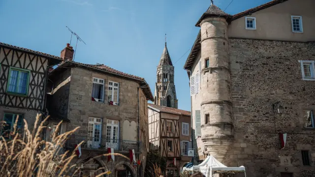 Visiter-la-cite-medievale-de-Saint-Leonard-de-Noblat-et-sa-collegiale-classee-a-lUNESCO.jpg