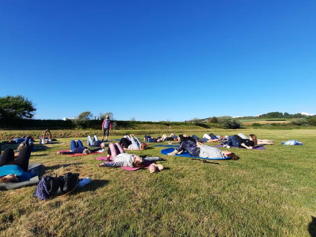 Yoga Pelouses Plage Quiberville Mai22 (1)