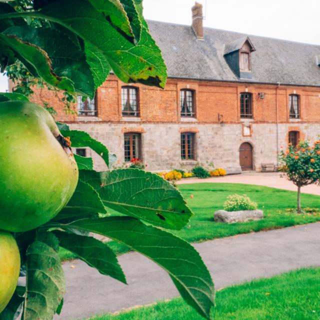 Tessy Manor, Ouville-la-Rivière