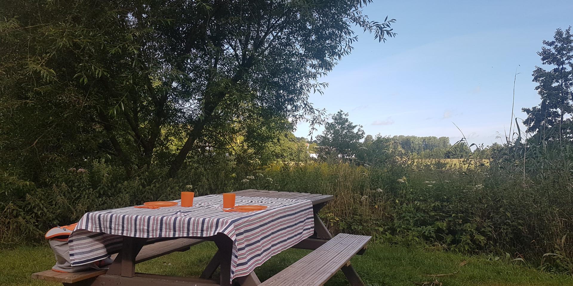 Picnic table Longueil