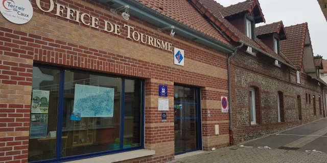 Une dépose minute dédiée aux personnes à mobilité réduite est à disposition devant le bureau de Quiberville