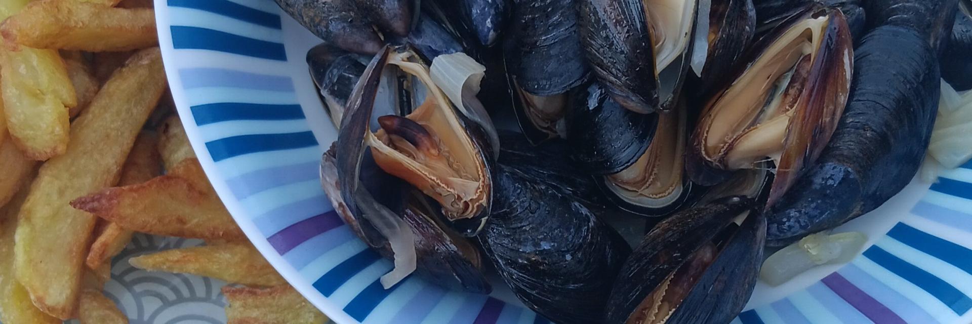 Moules à la Normande et frites