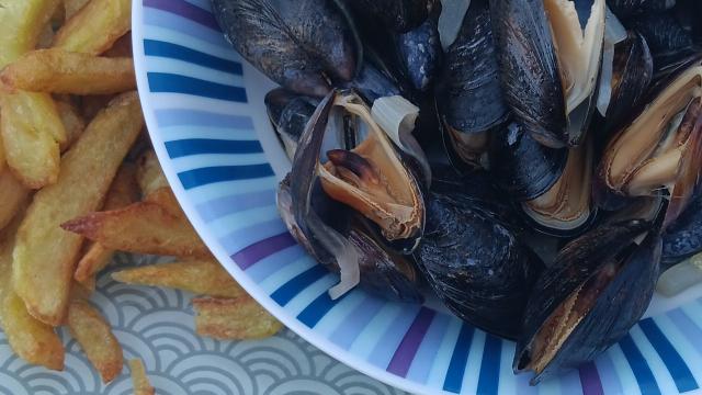 Moules à la Normande et frites