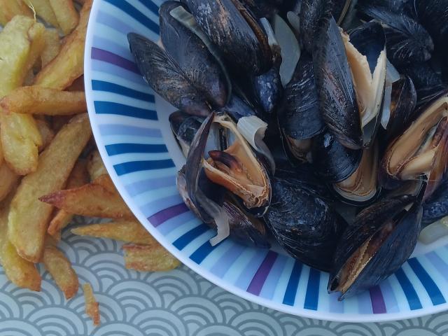 Moules à la Normande et frites