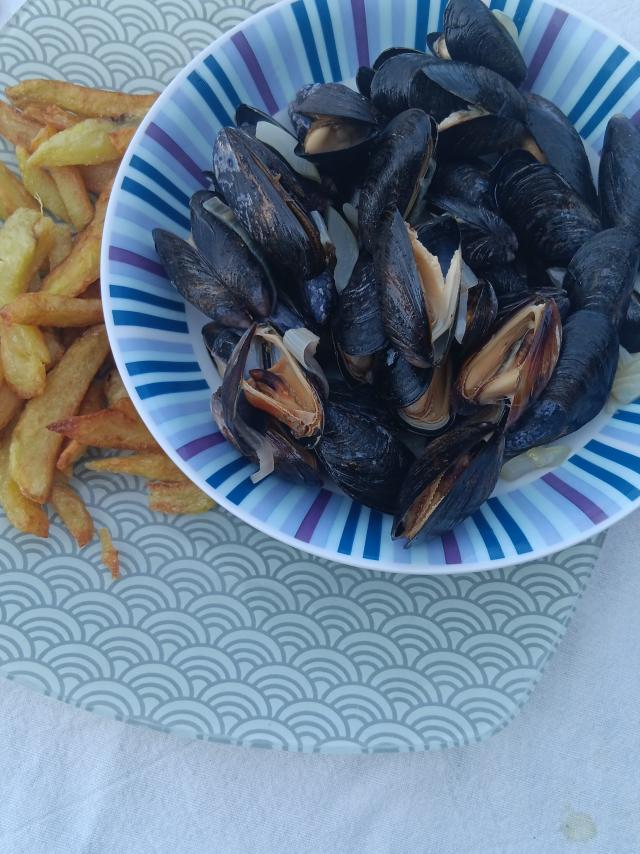 Moules à la Normande et frites