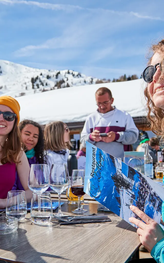 Mica2803 Mars 17 2023 Low