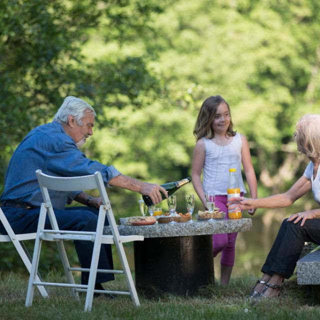 Apéritif grands-parents et enfants