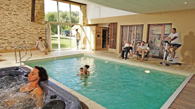 les-rivailles-jacuzzi-j-damase.jpg