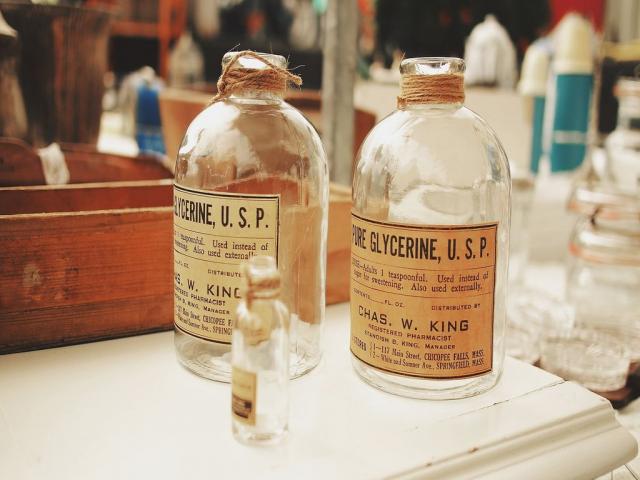 bouteilles-pharmaceutiques.jpg