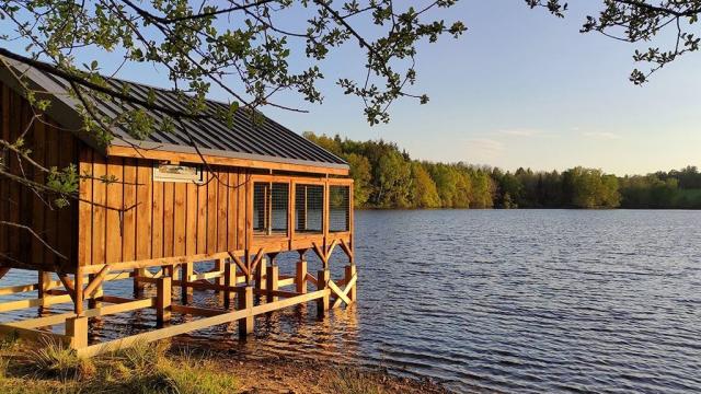 lacustra-etang-de-la-ramade-cabane-pilotis-la-ramade-vacances2.jpeg