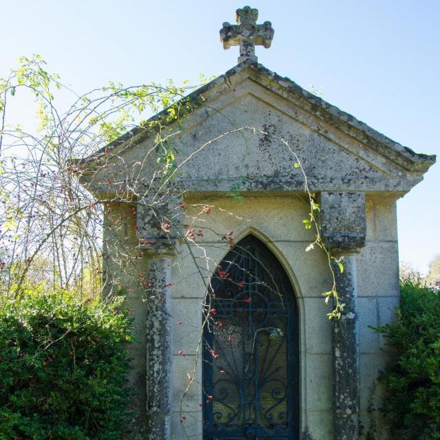 Chapelle au cimetière de St Martin Château