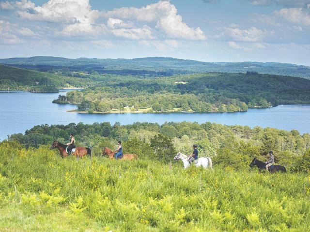Equitation Lac de Vassiviere©c Pean