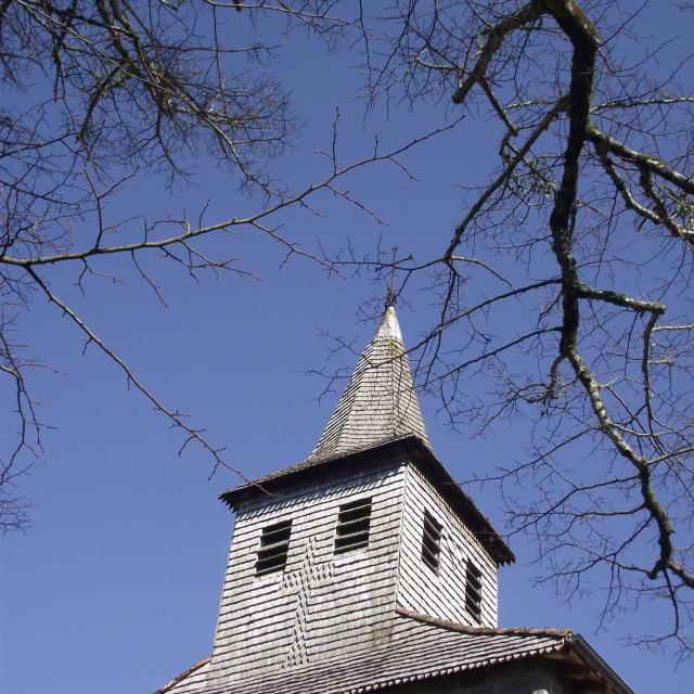 Clocher De L'église De Saint Martial Le Mont