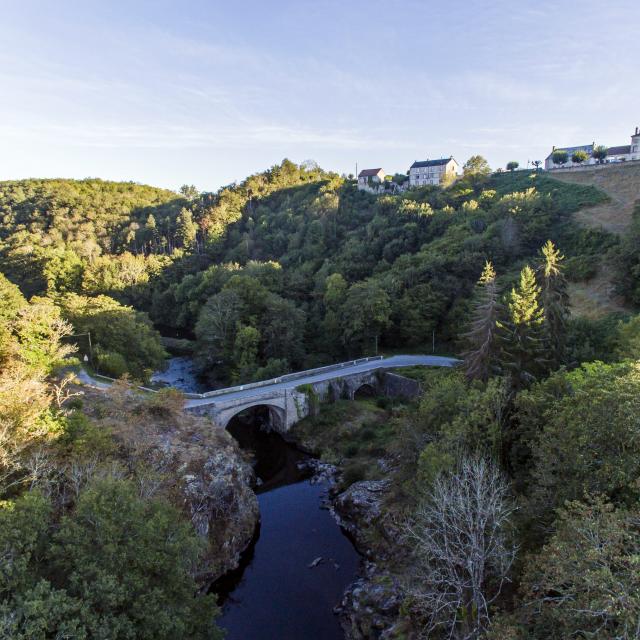 le-pont-du-diable-far-view-8th-september-2020-chris-brookes-photographie-no-wm-compressed.jpg