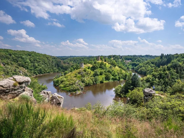 Vue du Rocher de la Fileuse à Crozant - ©Les Coflocs