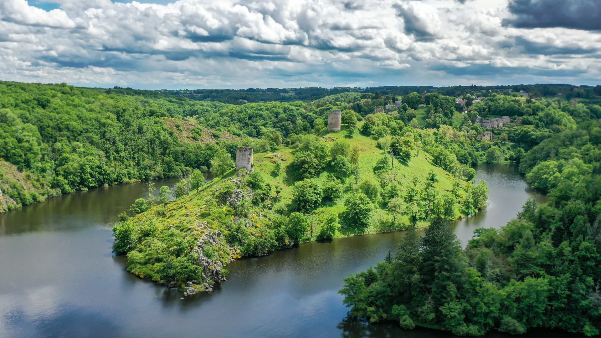 Forteresse de Crozant en Creuse - Vue du ciel